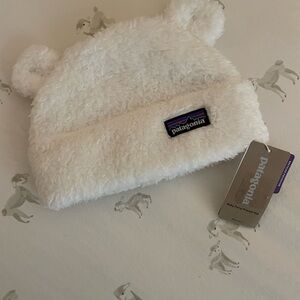 Patagonia Baby Furry Friends Hat in White // 0-3 months